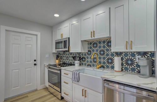 Singer Island Condo | Cozy West Palm Beach Condo: 1 Block to Shore!