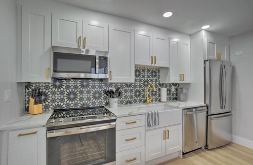Singer Island Condo | Cozy West Palm Beach Condo: 1 Block to Shore!