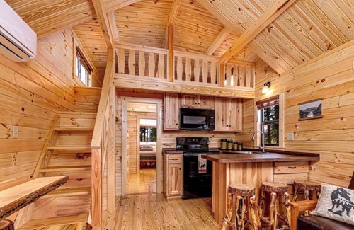 Hector Cabin | Cozy Wine Cabin escape with Breathtaking Views 3