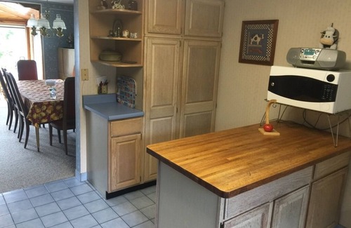 Willsboro House | Cozy winter retreat + beautiful view + Indoor Outdoor Fireplace + Pool Table