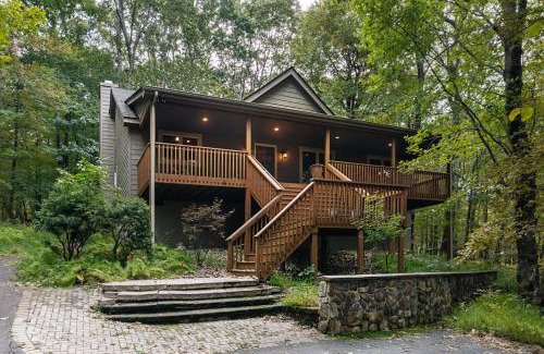 Nellysford House | Cozy Wintergreen Retreat Fireplace & Spacious Deck