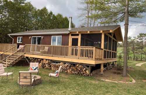 Lanark Highlands Cottage | Cozy year round cottage on beautiful Dalhousie Lake!