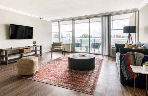 Old Louisville Apartment | CozySuites 800 Tower 2BR w/sky pool, gym! 26