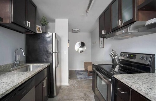 Cole-Noble District Apartment | CozySuites at Artistry Indy