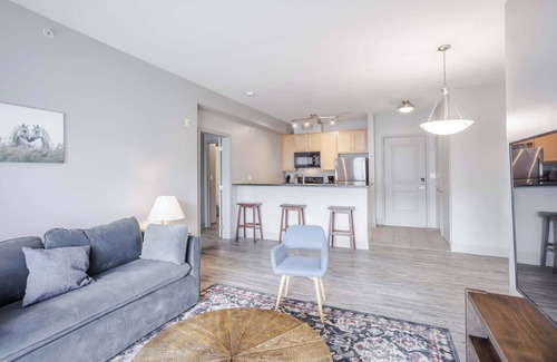 Central Business District Apartment | CozySuites at the Banks gym, pool 11