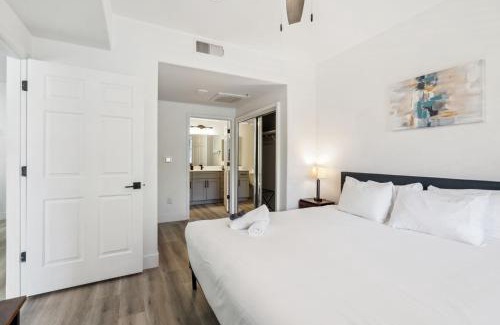 Glendale Sports and Entertainment District Apartment | CozySuites in Glendale - Westgate with pool 11