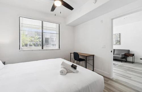 Glendale Sports and Entertainment District Apartment | CozySuites in Glendale - Westgate with pool 11