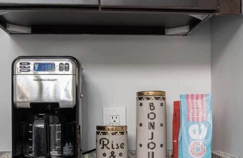 Cole-Noble District Apartment | CozySuites Indy Loft 2BR Monument Circle