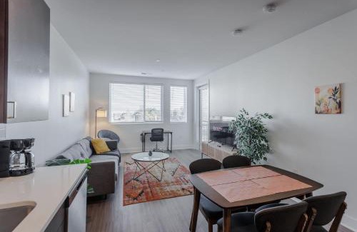 Central Business District Apartment | Cozysuites l Luxe 2BR in Downtown Cincinnati #3