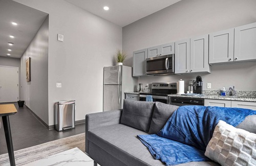 Cultural District Apartment | CozySuites | Modern 1BR in Downtown Pitts 10