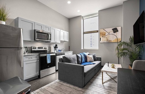 Cultural District Apartment | CozySuites | Modern 1BR in Downtown Pitts 10