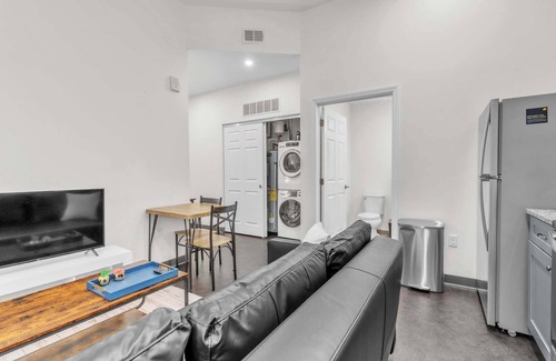 Cultural District Apartment | CozySuites Modern 1BR in Downtown Pitts #21