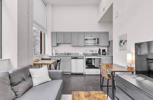 Cultural District Apartment | CozySuites Modern 1BR in Downtown Pitts #18