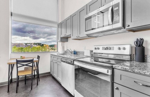 Cultural District Apartment | CozySuites Modern 1BR in Downtown Pitts #18