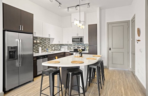 Tempe Apartment | CozySuites Modern Town Lake
