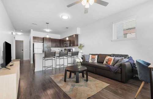 Indianapolis Apartment | CozySuites Modern 2BR, Nora Indianapolis #9