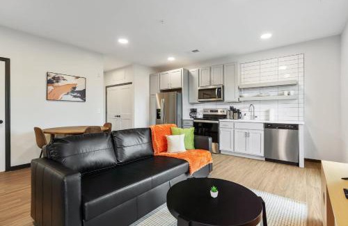 Lockerbie Square Apartment | CozySuites on Mass with garage parking #3