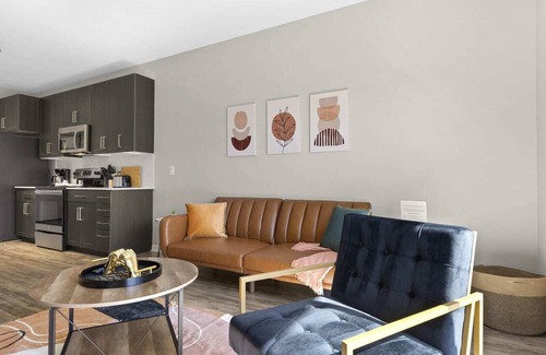 Pierson Place Historic District Apartment | CozySuites Paradise under the palm trees! 12