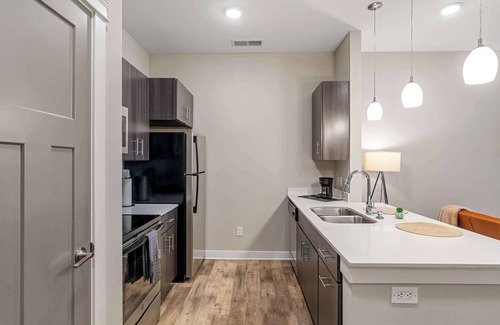 Mile Square Apartment | CozySuites - Penrose On Mass with pool & parking #7