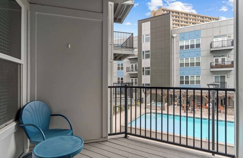 Mile Square Apartment | CozySuites - Penrose On Mass with pool & parking #7