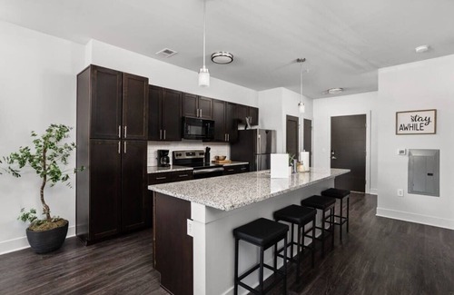 Indianapolis Apartment | Cozysuites Spacious 2BR next to Whole Foods