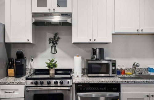 Cultural District Apartment | CozySuites Stunning 1BR in Downtown Pitts #1