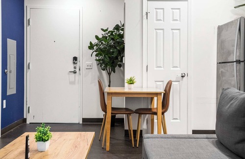 Cultural District Apartment | CozySuites Stunning 1BR in Downtown Pitts #13