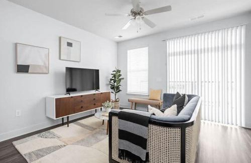 Indianapolis Apartment | Cozysuites Stylish 4BR in the heart of Nora