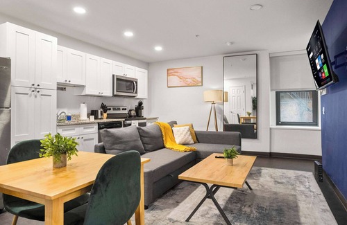 Cultural District Apartment | CozySuites Stylish 1BR in Downtown Pitts #2