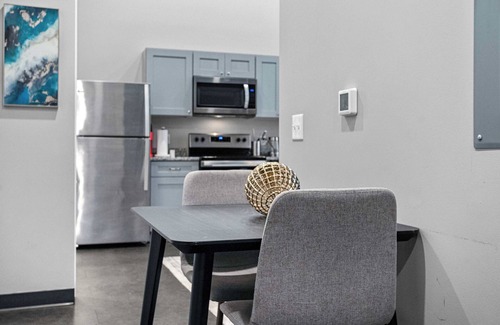 Cultural District Apartment | CozySuites Trendy 1BR in Downtown Pitts #6