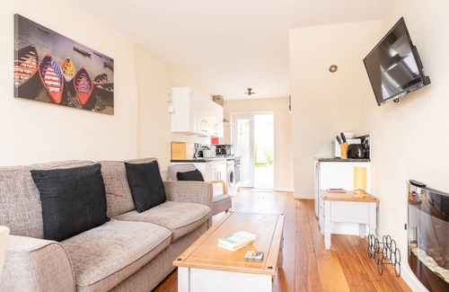 Newquay Cottage | Crab Cottage, Mawgan Porth, near the SW coastpath