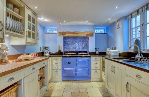 Sandsend Cottage | CRAB COTTAGE, pet friendly, character holiday cottage in Sandsend
