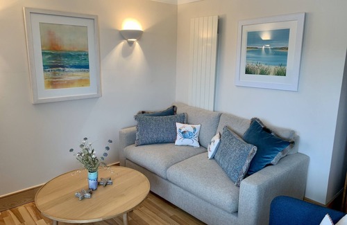 Kingsbridge Apartment | Crabshell Quay Kingsbridge Apartment with a balcony right on the river