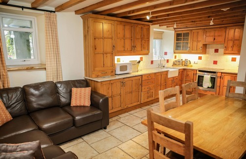 Rhyd-y-clafdy Cottage | CRAFNANT - a cottage that sleeps 4 guests in 2 bedrooms