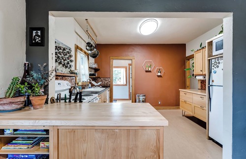 Central Oregon House | "Craftsman Oasis" offers a central location 5 minutes to river park bike path.