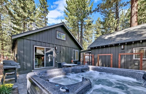 Bijou Pines Cabin | Craig's Cozy Cabin - Ski Lease, Hot Tub, Walk to Lake, Dining, 30-90 days
