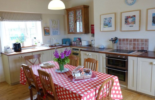 Ballater Cottage | Craigen Cottage,Detached Victorian House, enclosed gardens in Ballater Village