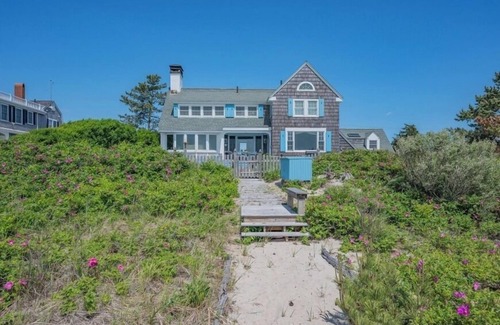Centerville House | Craigville Long Beach Beachfront rental home. Steps to private beach. RPMS029