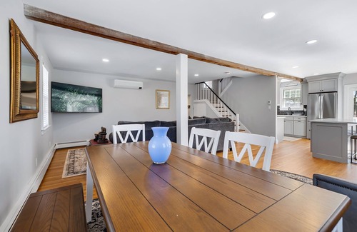 West Barnstable House | Cranberry Meadow Farm is a newly renovated Carriage House that sleeps 8.