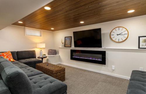 Ames House | Crane Haven - Fresh Boutique Stay, Cozy Inside & Out
