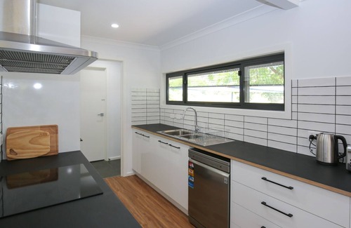 Wandiligong House | Cranmore Cottage - Pet friendly near the Wandi pub