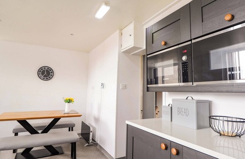 Cullen Cottage | CRANNOCH SELF CATERING, pet friendly, with hot tub in Cullen