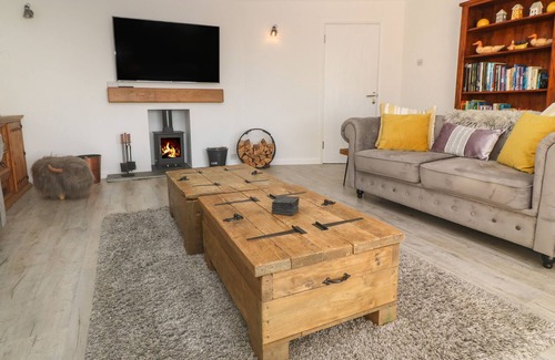 Constantine House | CRAYBOURNE, family friendly, luxury holiday cottage in Constantine
