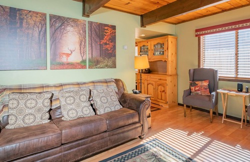 Sugarloaf House | Crazy Bear Cabin - Just a short walk to the National Forest hiking trails. Fenced Yard!