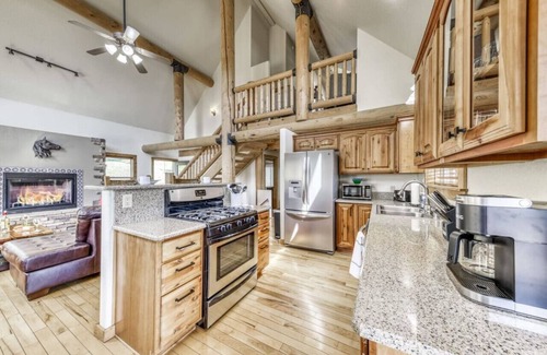 Ruidoso Cabin | Crazy Horse Lodge-Hot Tub/Game Room/Great Location