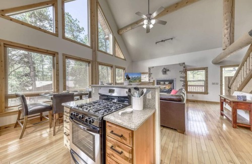 Ruidoso Cabin | Crazy Horse Lodge-Hot Tub/Game Room/Great Location