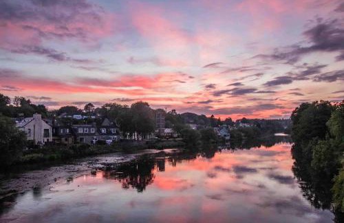 Newton Stewart House | Creebank Cottage with river view