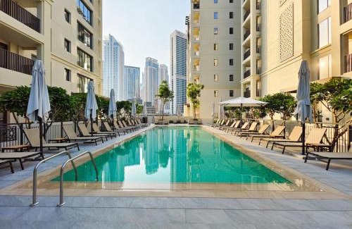 Dubai Apartment | Creek Beachfront Heaven: 1BR Luxe Harbor Flat