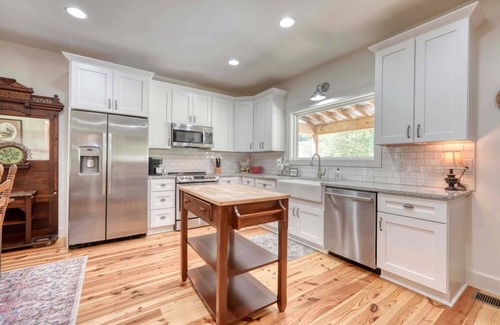 Hayesville Cabin | Creek Front and Gorgeous Mountain View’s, Fishing, Tubing, WiFi