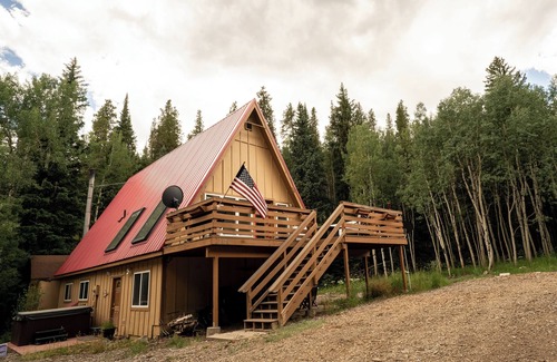 Black Hawk House | Creek Front Mountain Chalet close to Ski Resorts!